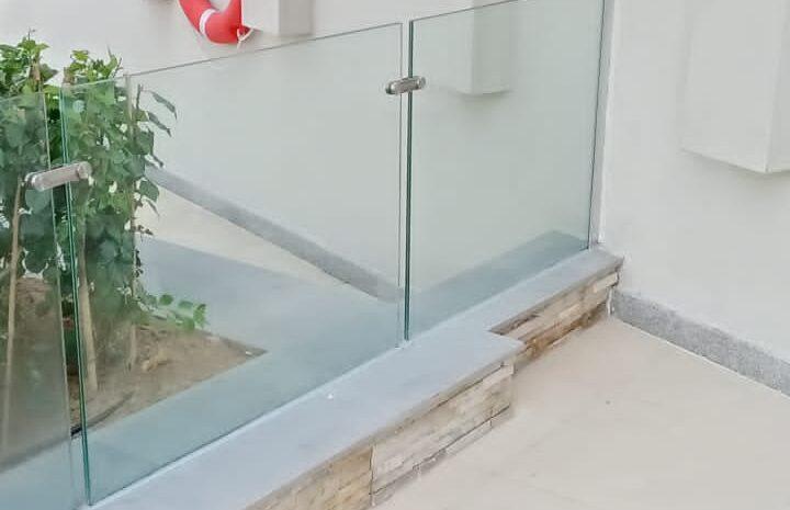 balcony glass railing | modern glass balcony | frameless glass balustrade